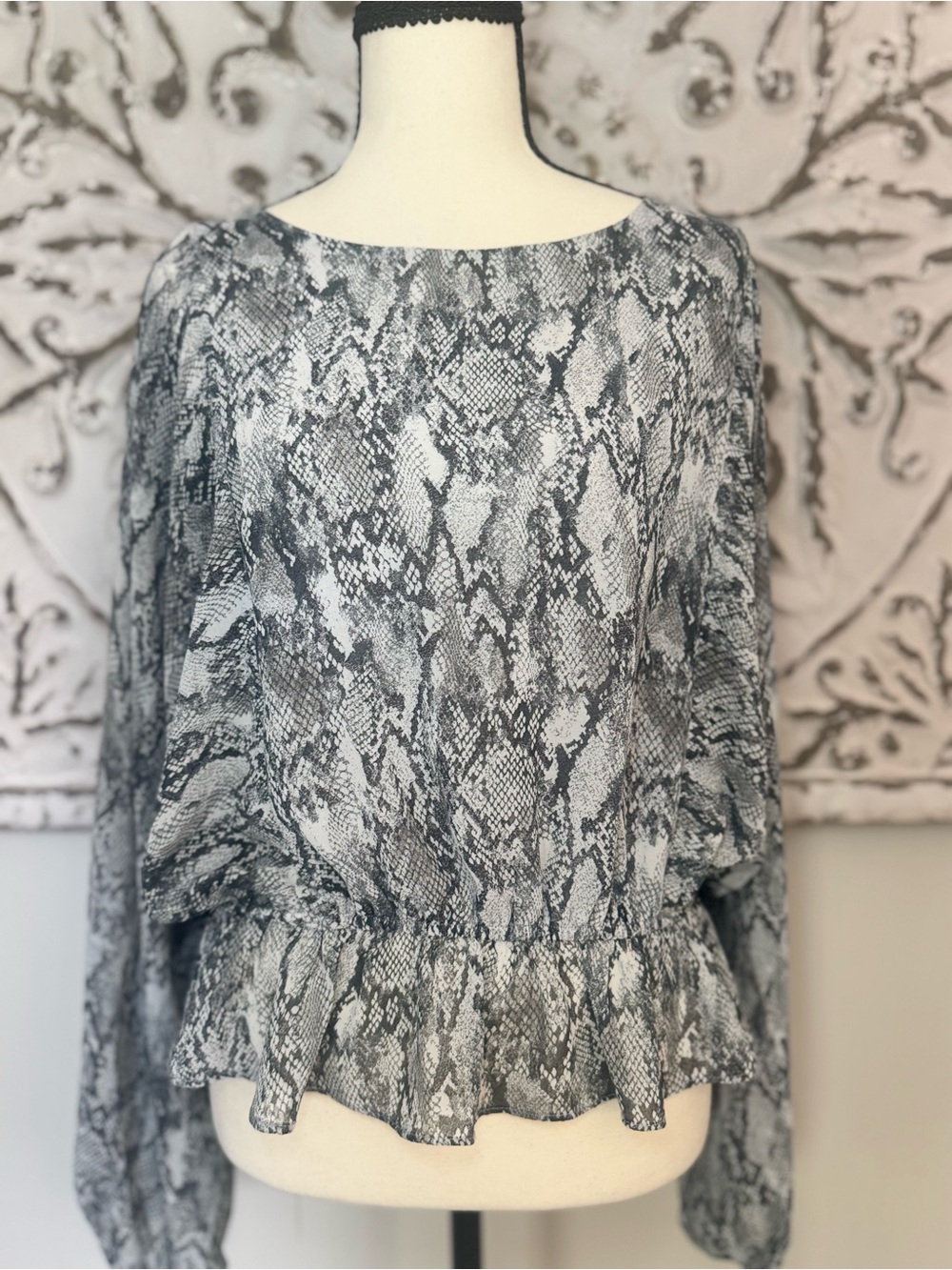 Altar’d State Gray Snake Print Peplum Blouse Bell Sleeve Women’s Medium Boho
